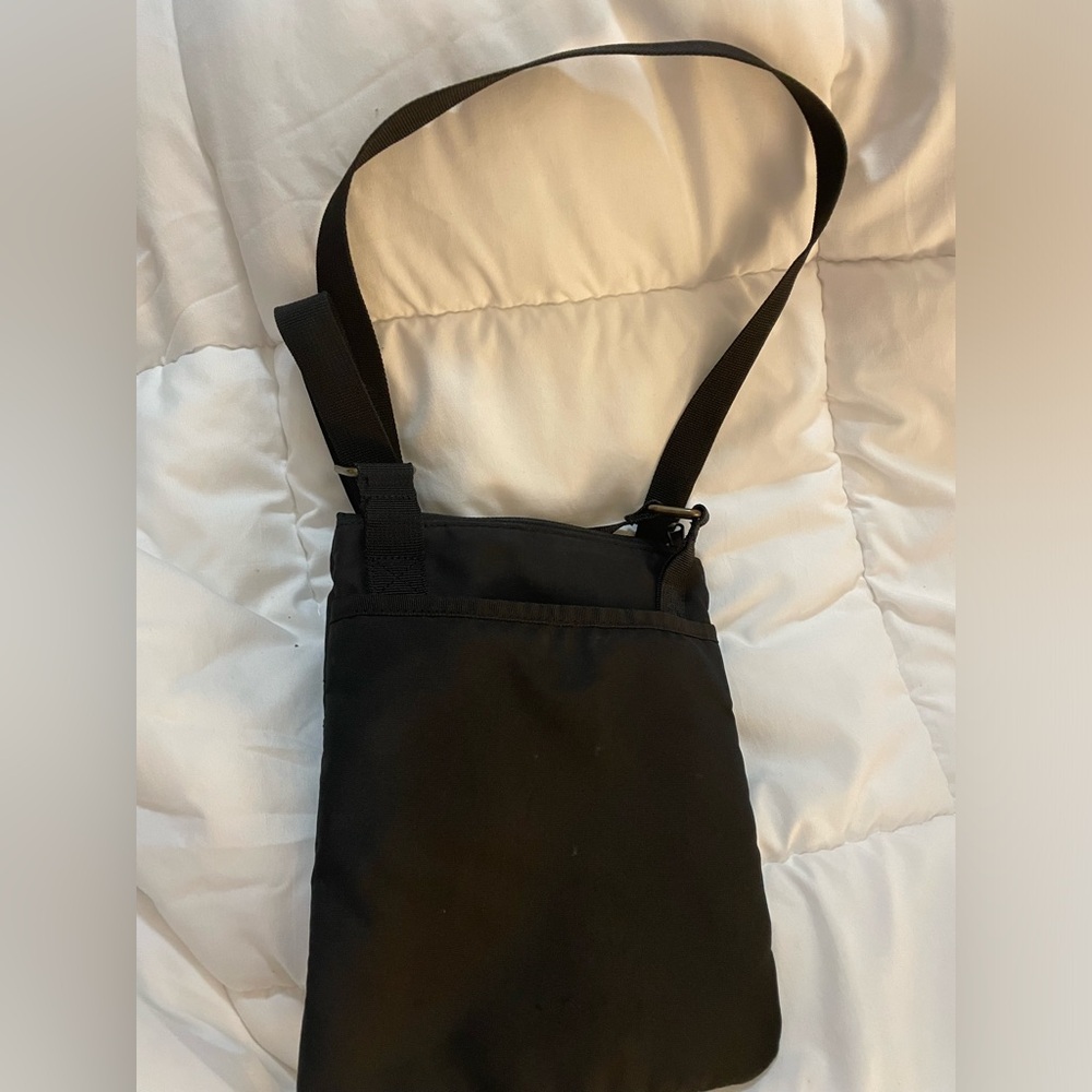 Eddie Bauer crossbody bag like new color black cloth